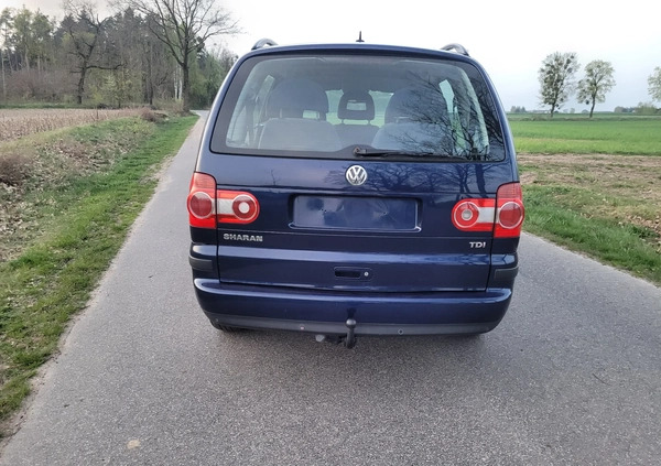 Volkswagen Sharan cena 17999 przebieg: 197000, rok produkcji 2007 z Chełmno małe 781